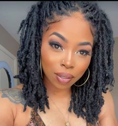 Faux Starter Locs, Sisterloc Bangs, Loose Locs Hairstyles For Women, Textured Locs Styles, Short Boho Locs Black Women, Formal Locs Hairstyles Black Women, Braids On Top Of Locs, Medium Length Locs Black Women, Locs On Black Women Natural