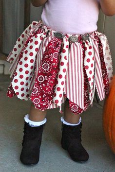 Morgan is going to be a cowgirl for Halloween. I'm using this style but with cow print and bandana print fabric and tule ;) and REAL cowgirl boots of course! Cowgirl Tutu, Cowgirl Halloween Costumes, No Sew Tutu, Cowgirl Halloween, Fabric Tutu, Tutu Ballet, Diy Tutu, Diy Kostüm, Creation Couture