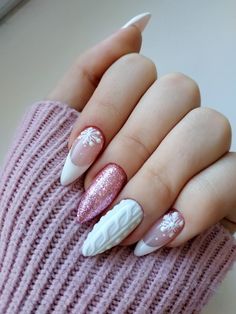 Pink Winter Wonderland Nails Christmas Nail Colors, Nail Art Noel, Christmas Nails Easy, Christmas Gel Nails, Her Nails, Christmas Nails Acrylic, Festival Nails, Xmas Nails, Chic Nails