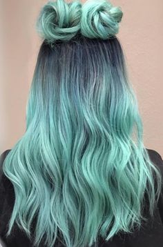 Gorgeous Green Hair Color Ideas for Beginners Double Bun Hairstyles, Hair Color Pastel, Beautiful Hair Color, Pretty Hair Color, Penteado Cabelo Curto, Ombre Hair Color