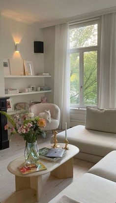 girly apartment decor, girly room ideas, college apartment decor, girly apartment ideas Deco Studio, Dream Apartment Decor, Future Apartment Decor, Apartment Aesthetic, Room Deco, Apartment Inspiration, Living Room Inspo, Room Inspiration Bedroom