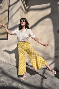 Sunad wide leg culotte pants in mustard and white picnic check linen. above the ankle flared leg high waist zipper closure in the back. colorful check perfect for summer.    100% linen    fits true to size    model is 5'4 32" bust 25" waist 36" hip wearing size xsmall unpinned. Mustard Yellow Wide Leg Pants Outfit, 70s Outfits Women, Yellow Pants Outfit, Pants Outfit Fall, Creative Outfits, Wide Leg Pants Outfit, Culotte Pants, Yellow Pants, 70s Outfits