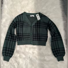 Nwt. Hollister. Xxs Crop Cable-Knit Cardigan. Green Plaid. 652959321 Never Worn. In Excellent Shape! Comes From A Pet Free Smoke Free Home. Winter Clothes Aesthetic, Cropped Cardigan Outfit, Pink Plaid Shirt, Aesthetic Png, Cardigan Green, Plaid Cardigan, Hollister Sweater, Flannel Women, Soft Cardigan