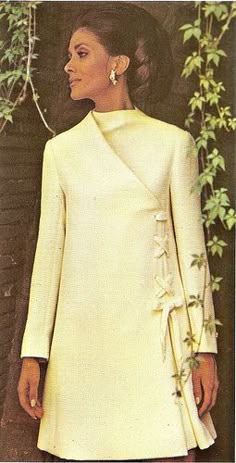 White Cocktail Dress By Fabiani 1970 Princess Line Dress, 60s Vintage Fashion, 1970s Fashion Women, Vogue Spring, 1970 Fashion, Fashion Hashtags, Princess Line, Fashion 1970s, White Cocktail