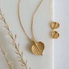 A necklace and earings in shape of a linden leaf. Made of silver and gold-plated. The faithfulness to details and its symbolism will touch the hearts of nature lovers. I designed this subtle, botanical set to faithfully replicate the details of real linden leaves - their shape, leaf blade edges, and veins. It's a nod to all who appreciate the beauty of plant details. The back of the leaf is smooth. I sketched the leaves on paper, supervised the casting, and finishing. It's a treat for jewelry minimalists who love nature. Each piece is made of 925 sterling silver, plated with 18-karat gold, and protected with an additional layer to prevent tarnishing and dullness. The pendant measures 17 mm x 13 mm, and the earrings are 8 mm x 7 mm. The anchor chain comes in two lengths: 40 cm (close to the Jewellery Set Silver, Gold Infinity Bracelet, Leaf Jewellery, Linden Leaf, Jewelry Nature, Lapis Lazuli Bracelet, Anchor Chain, Stone Choker, Unusual Earrings