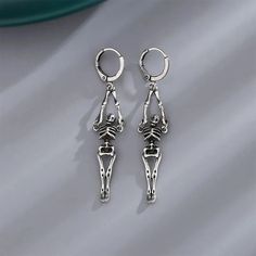 925 Sterling Silver Skeleton Skull Dangle Earring for Women Gift Halloween Vintage Hip Hop Trend Jewelry Dropshipping Certificate: No Main Stone: NONE Occasion: party Style: Hiphop/Rock is_customized: No Earring Type: drop earrings Shape\pattern: Skeleton Fine or Fashion: Fine Gender: Women Environmental Standard: Allergy Free, Lead, Nickel, Cadmium Free Occasion: Anniversary,Engagement,Gift,Party Wedding Gift for: Mom,Wife,Girlfriend,Best Friend,Etc Cooperation: Provide dropshipping &amp,wholes Skull-shaped Metal Earrings, Silver Drop Earrings For Halloween, Halloween Silver Drop Earrings, Silver Skull Earrings For Halloween, Silver Skull Shaped Single Earring, Indie Necklaces, Preppy Ring, Jewelry Dropshipping, Indie Bracelets