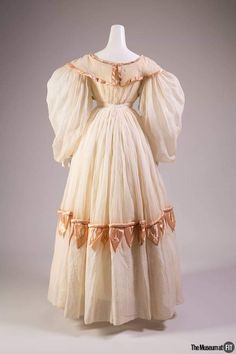 1820s Dress, 1820 Dress, 19th Century Dresses, 1820s Fashion, 1830s Fashion, Shoulder Brace, Cotton Gauze Dress, Kent State University, Yellow Embroidery