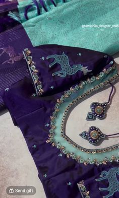 Green Purple Blouse Designs, Rose Maggam Work Designs, Vertical Lines Blouse Designs, Simple Maggam Work Neck Designs, Peacock Colour Blouse Designs, New Aari Work Blouse Designs 2024, Lilac Blouse Designs, Purple Color Blouse Designs, Pattu Saree Blouse Designs Latest 2024