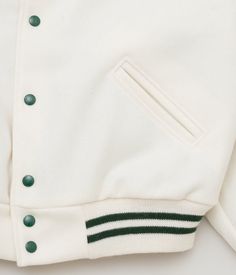 【SETTLEMIER'S（セトルマイアーズ）】 1990年に GLORIA SETTLEMIER によってポートランドで設立した、AWARDS JACKET と PATCH を作成する家族経営のブランドです。 SETTLEMIER'S の創業は1990年ですが、ルーツは GLORIA の両親 DOROTHY と DALE が創業した NELSON’ JACKETSというブランドで、1960年代に SETTLEMIER'S と同じポートランドで創業しました。GLORIA は両親から引き継ぐ形で1990年に SETTLEMIER'S を立ち上げ、現在は GLORIA の息子 AARONと 妹 HEIDI によって昔と変わらぬ形で3代目に引き継がれています。 【商品詳細】 サイズ（cm）S 着丈63.5/肩幅48.5/身幅65/袖丈64M 着丈66/肩幅50.5/身幅67/袖丈64L 着丈71/肩幅53/身幅69/袖丈67 素材 VIRGIN WOOL 100％ 24Oz. QUILTED POLYESTER TAFFETA LINING MADE IN USA 当社品番/m12bs38230601 ＊こちらの商品は店頭でも販売中のため、ご注文頂いた際にすでに完売している可能性がございます。予めご了承ください。 Neck Scarf Tying, Sneakers And Socks, Coin Card, Card Case Wallet, Scarf Tying, Cool Store, Vest Top, Denim Pant, Handbag Backpack