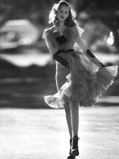 Frida Gustavsson, Glamour Vintage, Frilly Dresses, Retro Mode, Dresses Vintage, Vintage Glamour, Look Vintage, White Photo