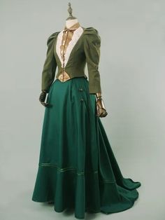 D801Green-1 Late 19th Century Dress, 1890s American Fashion, 1800s Irish Clothing, Victorian Fashion Photography, Edwardian Walking Suit, 1900s Suit, 1900s Fashion Woman, Victorian Women Fashion, Victorian Outfits Women