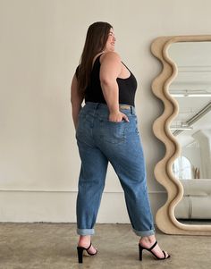 Good jeans can be so hard to find, which is why we love the Plus Size Simple High Rise Mom Jeans. Pair these classic jeans with a cute sweater for an easy, casual outfit that will never go out of style. These jeans feature a zipper fly and single button closure, five functional pockets They come rolled at the bottom, but can be worn cuffed or uncuffed. The material is a woven twill denim with a bit of stretchiness. These jeans are made from 99% cotton and 1% spandex. Machine wash cold inside out Mom Jeans On Plus Size Women, Plus Size Mom Jean, High Rise Mom Jeans Plus Size, Plus Size Slouchy Jeans, Plus Size Jeans Outfit, Strechy Plus Size Jeans, Denim Street Style, Mid Waist Jeans, Pants Women Fashion