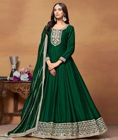 Anarkali Nirvana Fashion, Long Choli Lehenga, Celana Fashion, Designer Anarkali Suits, Salwar Kamiz, Designer Anarkali, Ghagra Choli, Party Wear Lehenga