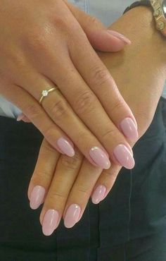 Rounded Acrylic Nails, Oval Acrylic Nails, Oval Nails Designs, Soft Pink Nails, Round Nails