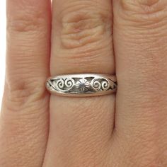 Great vintage condition.  925 Sterling Silver Vintage Ornate Ring Size 6.5  Weight: 2.0g   WELCOME TO PAWN SHOP We are an actual pawn shop and have been in business for over 25 years. Since 1990, our establishment has been serving a variety of clients by providing them with short term cash solutions and options of liquidity regarding their treasured heirlooms. Acknowledging that today′s customers are very sophisticated and are looking for a variety of investments, our acquisitions are hand-picke Ornate Ring, Pawn Shop, 25 Years, Favorite Jewelry, Vintage Jewelry, Jewelry Rings, Ring Size, Accessory Gift, 925 Sterling Silver