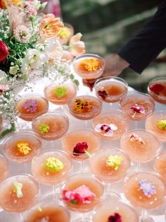 floral cocktails, signature wedding cocktail, specialty cocktail, wedding reception inspo, edible florals, Best Summer Cocktails, Cocktail Wedding Reception, Summer Flavors, Montreal Wedding, Easter Wedding, Floral Cocktails, Colorful Cocktails, Spring Cocktails, Girl Dinner