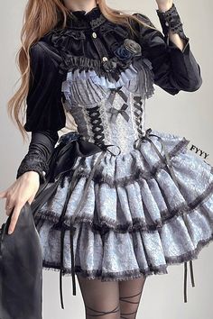 Gothic Victorian Dresses Short, Goth Lolli Style Dress, Masquerade Outfits For Women, Goth Outfits Dress, Gothic Dress Outfit, Cool Cosplay Ideas, Goth Lolitas, Gothic Dress Short, Cute Gothic Outfits