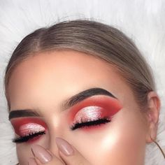 Red Eyeshadow Makeup, Red Eyeshadow Look, Rosa Make-up, Plouise Makeup, White Eyeshadow, Plouise Makeup Academy, Red Eyeshadow