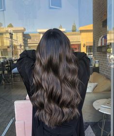 Hair Inspo Dark, Brunette With Dimension, Highlight Hairstyle, Hair Color Streaks, Dark Brunette, Natural Highlights