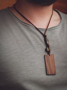 Hippie Long Necklace With Wood Pendant * Perfect gift idea for men * Boho/Minimalist Fashion * Handmade and natural Length of pendant: 5 1/2 cm Boho Minimalist Fashion, Leather Gifts For Men, Cadeau Man, Wood Necklace Pendant, Men Boho, Bohemian Style Men, Men Chain, Chain Jewellery, Mens Chain