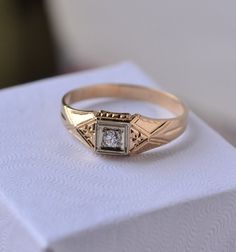 a diamond ring sitting on top of a white box