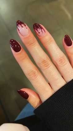 In this article, we have gathered 30 nail design ideas in dark red and cherry wine colours, including almond nails, square nails, oval nails, stiletto nails, french nails and short nails. Blood Nails, Kutek Disney, Wine Nails, Cute Halloween Nails, Valentine Nails, October Nails, Nail Designs Valentines, Halloween Nail Designs, Halloween Nail