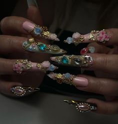 Bridgeton Nails, Maximalism Nails, Bridgerton Nails Ideas, Maximalism Jewelry, Bridgerton Nails, Ongles Bling Bling, Junk Nails, Maximalist Style, La Nails