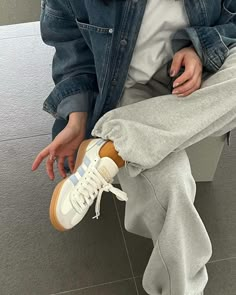 Minimalist Wardrobe Capsule, Adidas Sambas, Winter Fit, Lazy Outfits, Shoe Inspo, Adidas Outfit, Fashion Marketing, Aesthetic Shoes, Trending Sneakers