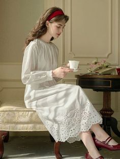 Basic Elegant Outfits, Old Fashion Aesthetic, Old French Fashion, Soft Elegant Aesthetic, Finance Accounting, Reign Fashion, Elegance Dress, Modest Dresses Casual, Classy Fashion