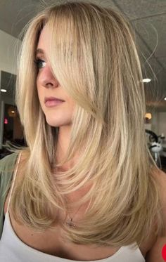 Blonde Haircut, Summer Hair Highlights For Brunettes, Highlights For Brunettes, Summer Hair Highlights, Layered Haircuts For Medium Hair, Summer Balayage, Blowout Hair