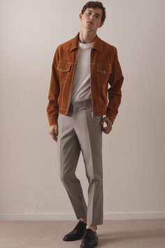 See the complete Sandro Spring 2018 Menswear collection. Brown Suede Jacket, Men Street, Men Fashion Casual Outfits, Streetwear Men Outfits, Menswear Collection, Mens Fashion Summer, Mens Fashion Trends, Suede Jacket, Mens Streetwear