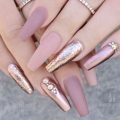 nail art with glitter | coffin | gold | gel polish | acrylic | pink | shapes| Makijaż Smokey Eye, Coffin Nails Long, Glitter Nail Art, Cute Nail Designs, Gold Nails, Gorgeous Nails