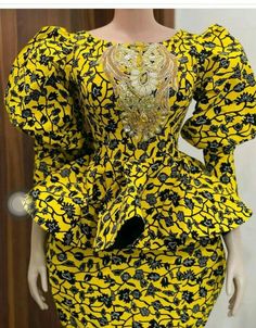 African Skirt, African Blouses, Kente Dress, African Outfits, Ankara Gowns, Lace Gown Styles, Ankara Fashion, African Dresses Modern