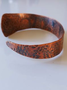 Triangle Copper Cuff (Straight End) – EdgyCholaDesigns Diy Bracelets Video, Copper Jewelry Diy, Earthy Jewelry, Copper Jewelry Handmade, Copper Diy, Copper Cuff Bracelet, Mixed Metal Jewelry, Jewelry Making Necklace