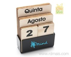 three wooden blocks with the words quinta agosto on them