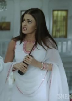 90s Kurti Design, Naina Talwar Yjhd Outfits, Aishwarya Rai In Saree, Pretty Zinta, Indian Fits, 90s Bollywood Fashion, Bollywood Aesthetic, Stylish Kurtis Design, Bollywood Dress