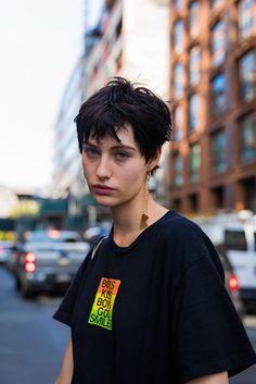 Women With Very Short Hair, Models Short Hair, Long Face Short Haircut, Short Hair Street Style, Very Short Hair Girl, Girls With Short Hair, Short Hair Fashion, Cool Girl Hairstyles, Very Short Hair Cuts For Women