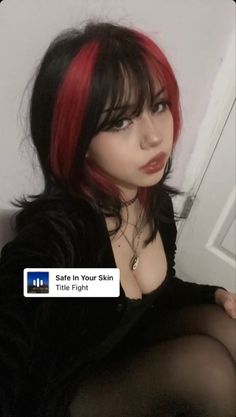 Y2k Hairstyles Red Hair, Hair Looks Ponytail, Cute Red Hair Styles, Hair With Layers And Bangs Medium Length, Hair Y2k Dye, Red Hair Dye Inspiration, 1 Streak Of Color In Hair, Hair Dye Ideas Red And Brown, Unusual Hair Color Ideas