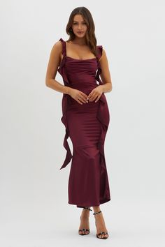 Blushing Ruffle Trim Midi Dress Wine Wine Selfie, Dark Red Midi Dress, Wine Midi Dress, Wine Bridesmaid Dresses, Wine Colored Dresses, Selfie Leslie, Dress Wine, Yellow Bridesmaids, Wedding 2024