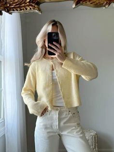 Shabby Chic Outfits, Adrette Outfits, Stile Blair Waldorf, Look Legging, Fest Outfits, Skandinavian Fashion, Áo Len Cardigan, Uni Outfits, Yellow Cardigan