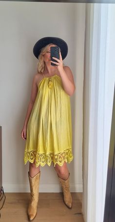 Good vintage quality bohemian style dress/cover up. Very very soft material. Made in Italy.  For your reference, model wears size S/M, is 175 cm tall and 67 kg weight. Lace Beach Dress, Bohemian Style Dresses, Mode Boho, Dress Bohemian, Boho Style Dresses, Dress Beach, Dress Cover, Dress Boho, Womens Blouses