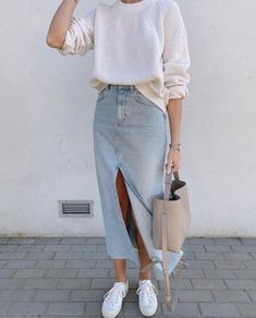 Long Jean Skirt With Sweater, Jean Skirt With Sneakers, Denim Skirt Fall Outfit, Denim Skirt Outfit Casual, Skirt Spring Outfits, Denim Skirt Outfit Ideas, Looks Jeans, Denim Skirt Outfits, Mode Casual