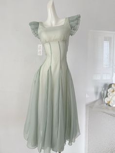 Long Sleeve Dress Ideas Casual, Vintage Green Dress 1950s Style, Dresses Inspo Aesthetic, Summer Event Dress, Dress With T Shirt Under, Fairy Maxi Dress, Easy Dresses To Make, Sleeve Styles For Dresses, Fit And Flare Dress With Sleeves