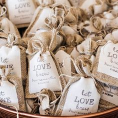 Burlpa favor bags Burlap Wedding Favor Bags, Wedding Souvenirs For Guests, Burlap Wedding Favors, Coffee Bridal Shower, Coffee Wedding Favors, Coffee Favors, Tea Wedding Favors, Creative Wedding Favors, Inexpensive Wedding Favors