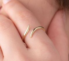 Our open wrap ring is 14k solid gold. It fits your all outfit with its minimalist and dainty style. When you think of this gold wrap ring as a gift for your loved ones, it will be a great gift choice. It makes happy your loved ones on their birthdays, graduations, anniversaries, mother's day, valentine's day, or women's day and also as a Christmas Gift! 🎁 If you want, you can add a gift note for your loved ones. It arrives in a special jewelry gift box. ✨ We respond to your questions happily. Y Ring Simple Gold, Simple Gold Ring, Gold Wrap Ring, Curve Ring, Dainty Style, Gold Rings Simple, Spiral Ring, Gold Wrap, Bypass Ring