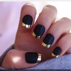 These cute black matte nails with gold tips :) Gold Tip Nails, Matte Black Nails, Her Nails, Nails Diy, Gold Tips, Round Nails, Ideas Nails