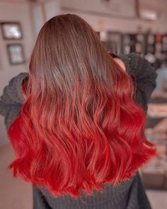 Best Curly Haircuts, Layered Curly Hair, Frizz Free Curls, Hair And Makeup Tips, Natural Hair Community, Ombré Hair, Platinum Hair, Bouncy Curls, Chic Hairstyles