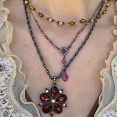 Vintage Layered Necklaces, Michaels Jewelry Diy Ideas, 90s Goth Jewelry, Whimsical Goth Jewelry, Macy Core Aesthetic, Vampy Jewelry, Vintage Beaded Jewelry, Vintage Feminine Outfits, Layered Jewelry Aesthetic