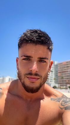 Italian Mens Haircut, Fade Haircut Men's With Beard, Mens Hairstyles Fade With Beard, Short Crewcut Men, Faded Crewcut, Short Hair Styles Men Fade, Short Haircut Men Fade, Short Hairstyles For Men With Beards, Short Quiff Hairstyles Men