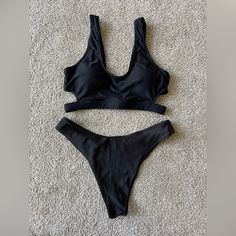 Never Worn Womens Black Bikini Black Stretch Cutout Swimwear, Black Cutout Swimwear For Poolside, Black Cutout Triangle Top Swimwear, Black Triangle Top Swimwear With Cutout, Cruise Wear, Womens Swim, Women Shopping, How To Wear, Clothes